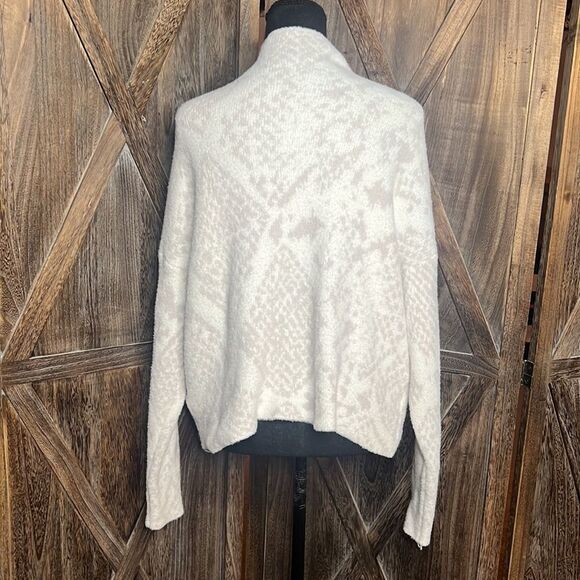 Express Sweater  - Picture 4 of 8